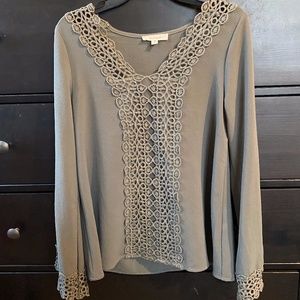 Illa Illa Bell Sleeve Blouse | olive | size s|